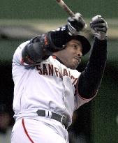 Bonds homers in exhibition baseball series